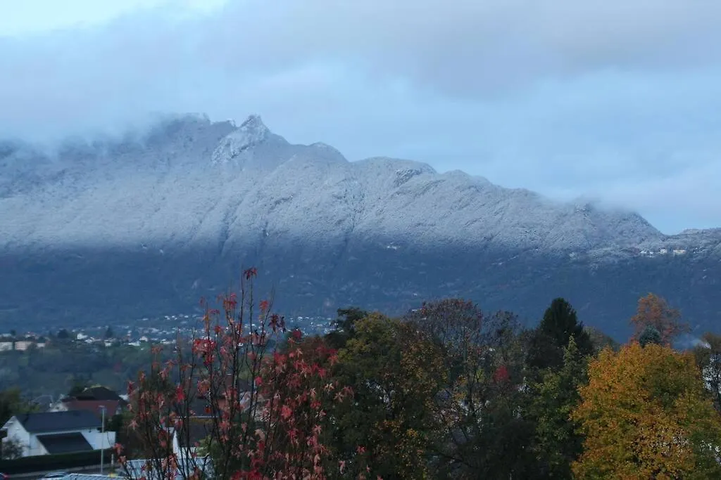 Aix Les Bains Appartement 2P Standing 40M2 Avec Jardin, Parking, Proche Thermes Aix-les-Bains Apartment
